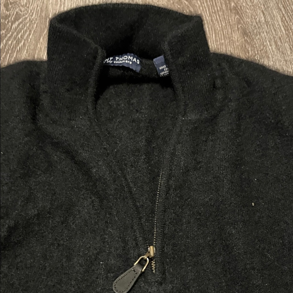 Men's Elegant Black Zip-Up Sweater - Picture 2 of 7